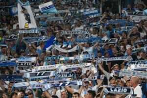 La Lazio avverte i tifosi: “Non andate ad Amsterdam e non rispondete a provocazioni”