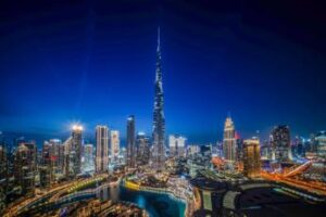 La facciata del Burj Khalifa di Dubai si rinnova con uno spettacolare gioco di luci