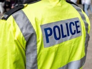 Londra, uomo armato di coltello cerca di entrare in ambasciata Israele: arrestato