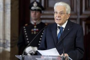 Mattarella: “Tornano sirene del settarismo nazionalistico. Diritto d’asilo principio costituzionale”