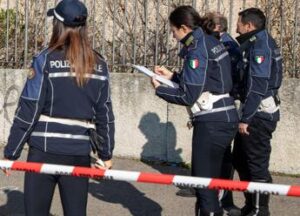 Milano, investe su strisce mamma e figlio disabile e scappa: arrestato