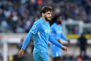 Napoli, infortunio per Kvaratskhelia: i tempi di recupero