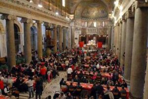 Natale, 400 persone in basilica di Santa Maria in Trastevere per pranzo di Sant’Egidio