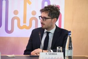 Natalità, il ginecologo Gebbia: “Figli a 33 anni è tardi fare educazione alla fertilità”