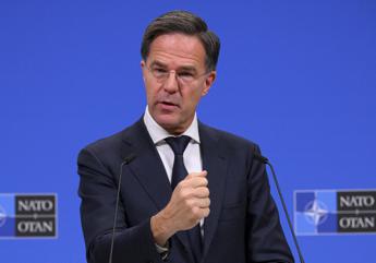 Nato, l’allarme di Rutte: “Russia si prepara a confronto a lungo termine”