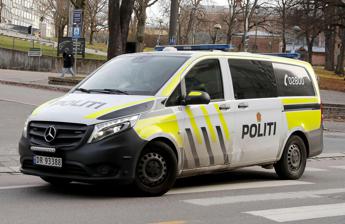 Oslo, 21enne italiana accoltellata 30 volte dall’ex: colpita alla carotide