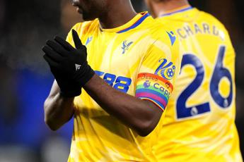 Premier, polemiche su Guehi: scrive “Io amo Gesù” sulla fascia arcobaleno