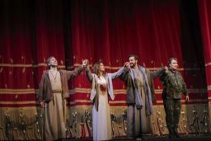 Prima della Scala, 12 minuti di applausi per ‘La forza del destino’: suona l’inno alla pace