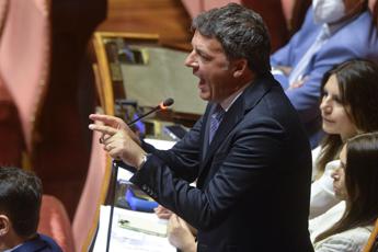 Renzi: “In manovra norma contro di me”. Romeo (Lega): “Non ha tutti i torti”