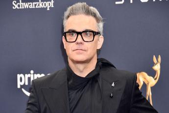 Robbie Williams: “Libero da droghe e sesso, ma resto dipendente dal cibo”