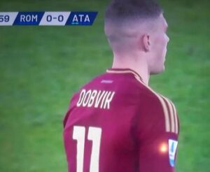 Roma, clamoroso errore: sbagliato il nome sulla maglia di Dovbyk