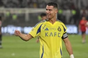 Ronaldo, regalo speciale per Natale: l’Al Nassr gli dona un suv da 200mila euro