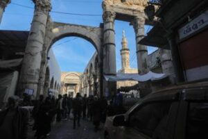 Siria, nel carcere mattatoio di Assad non c’è più nessuno. Media: tank Israele a 20 km da Damasco