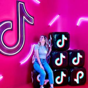 TikTok, come funziona la realtà aumentata e come nascono i filtri social