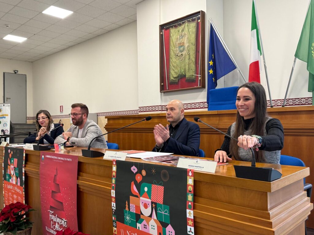 Natale Pineto: concerti, pista su ghiaccio, casa di Babbo Natale