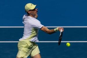 Australian Open, Sinner-Schoolkate: Jannik perde il primo set 6-4