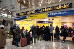 Caos treni, rimborso o risarcimento: ecco come ottenerli