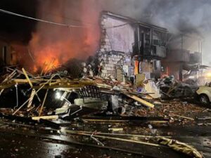 Catania, palazzina crolla per fuga di gas: 7 feriti