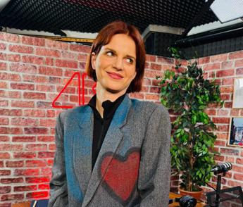 Chiara Galiazzo canta ‘Valore’, brano scartato da Sanremo 2025 e rivela: “In passato vittima di body shaming”