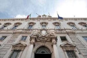 Consulta: incostituzionale il tetto di sei mensilità per il risarcimento dei licenziamenti illegittimi