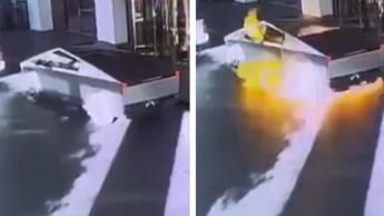 Cybertruck esplode davanti a Trump hotel di Las Vegas. Musk: “Una bomba o fuochi d’artificio” – Video