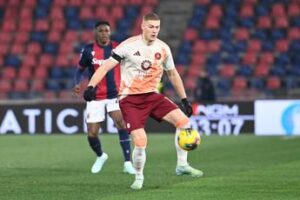 La Roma si salva con un rigore di Dovbyk al 98′, a Bologna finisce 2-2