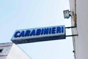 La Spezia, donna uccisa a coltellate dall’ex marito: lui aveva divieto avvicinamento