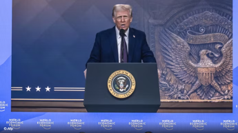 La dottrina economica di Trump a Davos: “Meno tasse per chi produce negli Usa, dazi e deregulation”