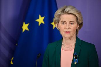 Von der Leyen malata, ha “grave polmonite”: viaggi cancellati