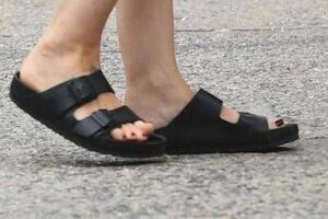 “Birkenstock non sono opere d’arte”, copie sandali possono essere vendute