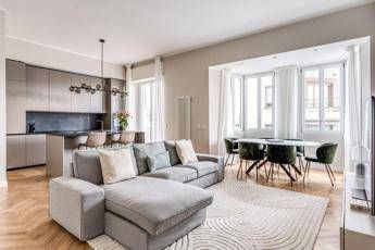 Colori neutri e luce naturale trasformano un appartamento milanese in un accogliente nido dal sapore nordico