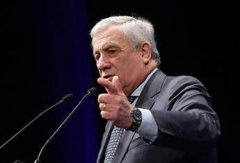 Dazi congelati, Trump annuncia stop di 90 giorni. Tajani: “Pausa positiva”