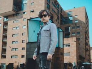 Luca V: Biografia, Canzoni, Come Scrive