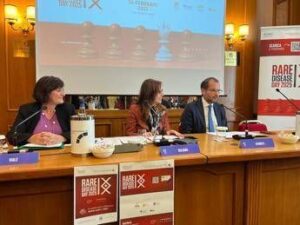 Malattie rare: il sottosegretario alla Salute Gemmato: “Alle battute finali il decreto attuativo che prevede la defiscalizzazione per la ricerca e per le aziende che investono in nuovi farmaci orfani”