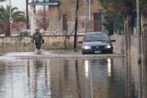 Maltempo e allagamenti in Calabria: scuole chiuse a Catanzaro e Crotone