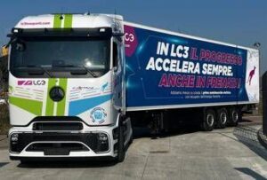 Mercedes eActros 600, il primo trattore completamente elettrico
