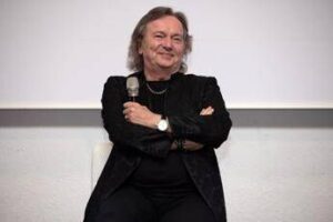 Milano Cortina 2026, Red Canzian firma “Cuori a tempo” per il viaggio della fiamma olimpica