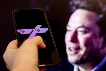 Musk lancia Grok 3, chatbot AI ‘spaventosamente’ intelligente