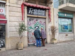 Omicidio in panetteria a Milano, arrestato il figlio 21enne del fornaio