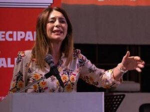 Pedullà (M5S) non arretra: “Picierno fascista, sostiene la guerra”. Pd insorge