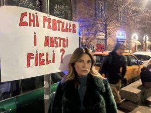 Roma, a Trastevere manifestazione con l’ex Gf Marina La Rosa: “Vogliamo più sicurezza” – Video