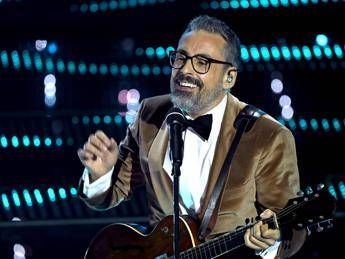 Sanremo 2025, Brunori Sas: il significato dietro al video ufficiale de ‘L’albero delle noci’