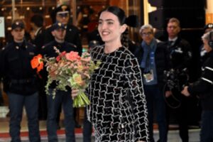 Sanremo 2025, Joan Thiele chi è: esordi, influenze, premi e l’amicizia con Elodie