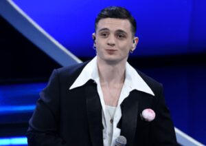 Sanremo 2025, Olly chi è: il successo improvviso, il sogno da bambino e la visione sull’amore