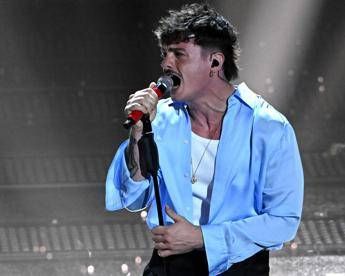 Sanremo 2025, Olly vince il Festival. Lucio Corsi secondo e Brunori Sas terzo