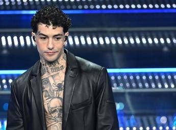 Sanremo 2025, Tony Effe: “La collana? Legge deve essere uguale per tutti”