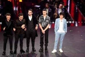 Sanremo 2025, Ultimo ricorda il secondo posto (dopo Mahmood) al Festival