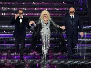 Sanremo 2025, il Festival di Conti: dal Papa a Jovanotti, il film della prima serata