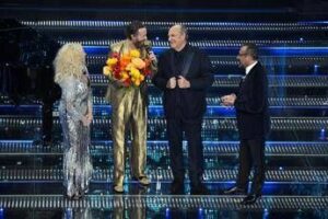 Sanremo 2025, indagine Socialcom: “Festival da record, un milione di post per prima serata”