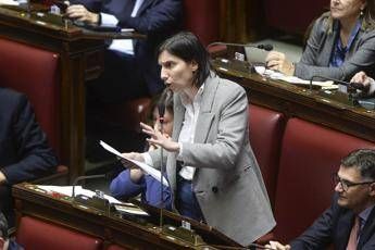 Santanchè, Schlein all’attacco di Meloni: “Scappa ancora, fa finta di non conoscerla”